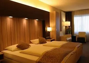 Отель Der Heidehof Conference & 4*